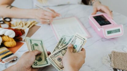 8 Financial Tips for Young Adults in 2024